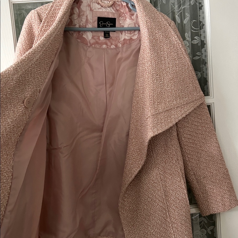 Jessica Simpson, pink and cream coat - Picture 3 of 5